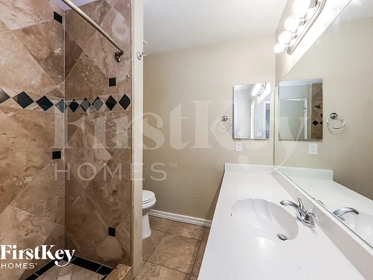 5203 W Sandra Ter — Photo 13