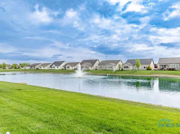 26328 Stillwater Dr, Perrysburg, OH 43551