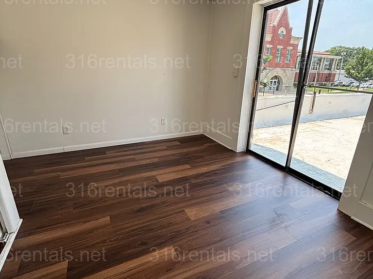 Pine & Gordy Apartments — Photo 5