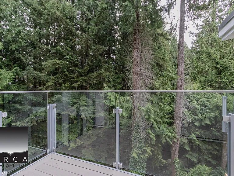1060 Highland Dr — Photo 12