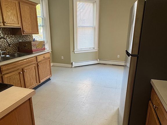 Eat-in kitchen