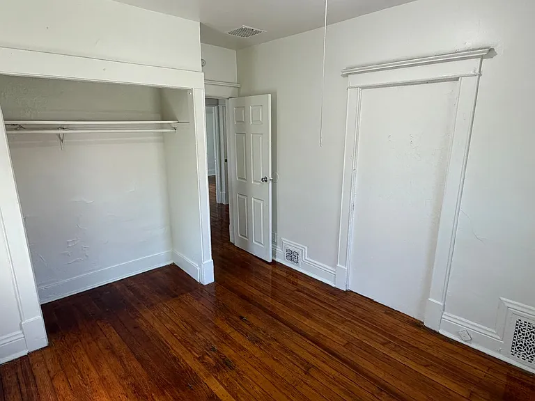 2523 Jones St — Photo 16