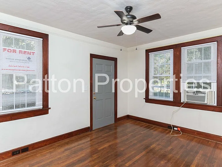822-824 Cedar Terrace - Inside CofC - R16404-08-23 — Photo 3