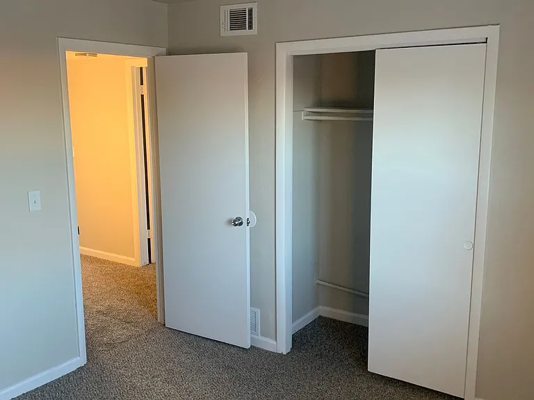 Yukon Heights Apartments — Photo 71