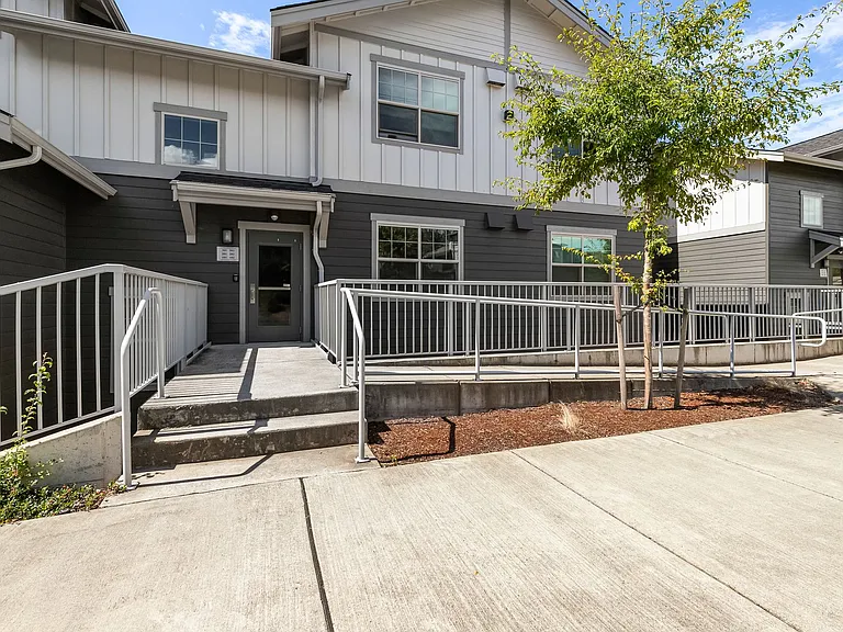 221 Prince Ave — Photo 6