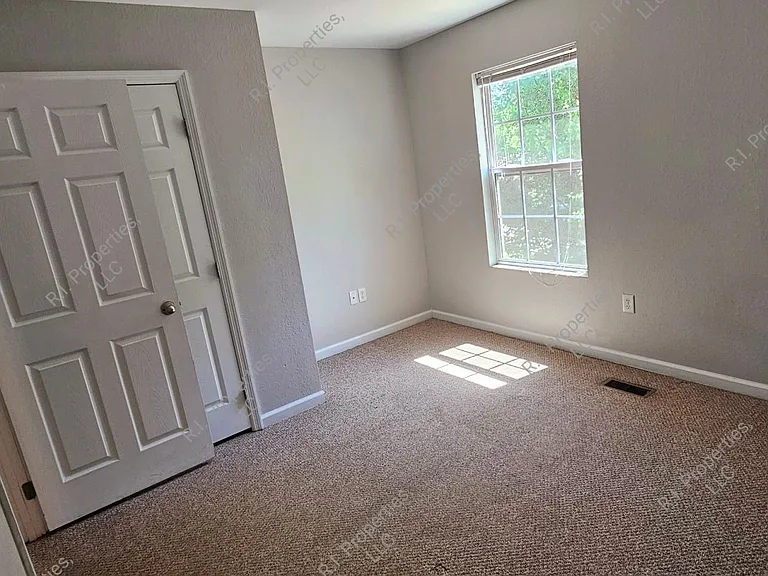 2080 Railroad St #2 — Photo 21