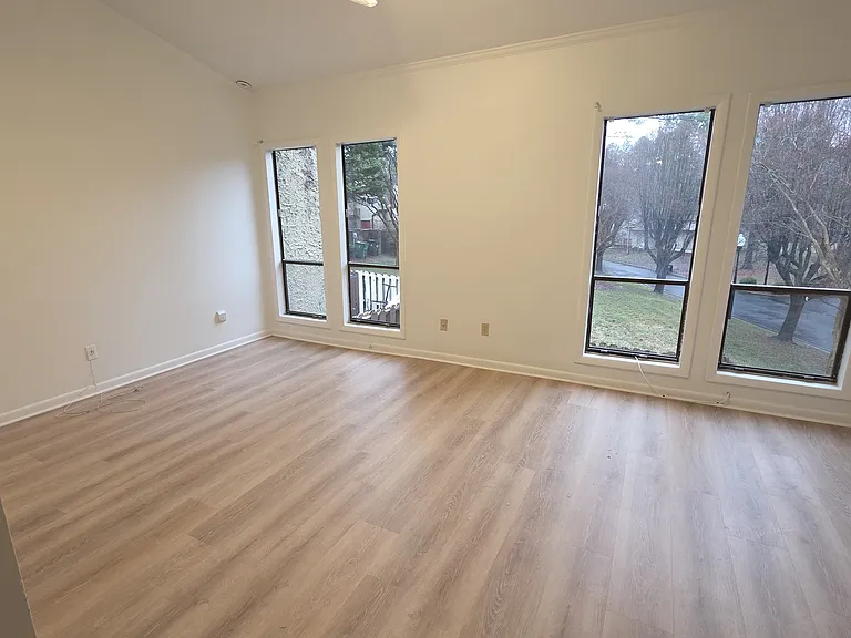 7937 Charter Oak Ln — Photo 10