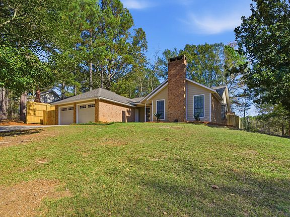 2nd image of 16 Summer Oaks Dr