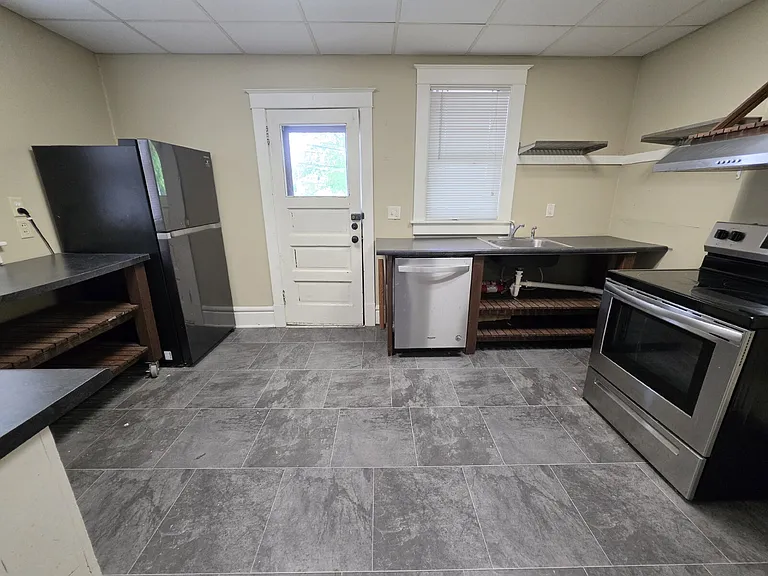 446 Lake St — Photo 31