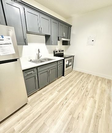 4th image of 752 S Mariposa Ave APT 204
