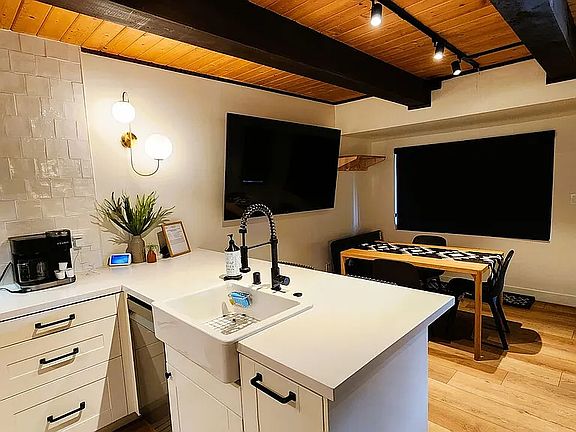 5th image of 1125 W Big Bear Blvd #B