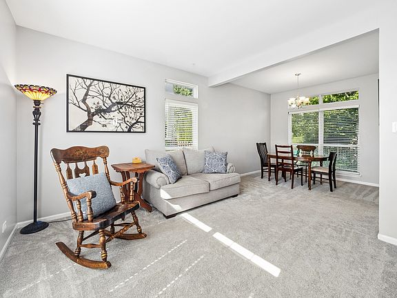 4th image of 341 S Clearview Cir