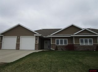 1616 Maplewood Dr, New Ulm, MN 56073