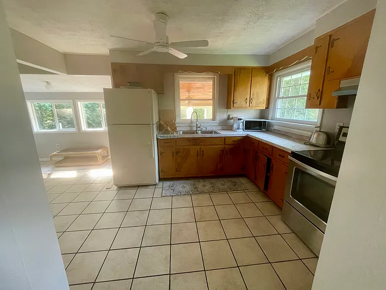 22252 Lincoln Cir — Photo 8