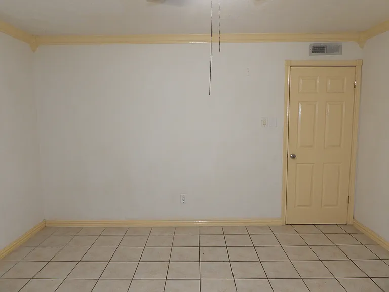 14327 Lorne Dr — Photo 2