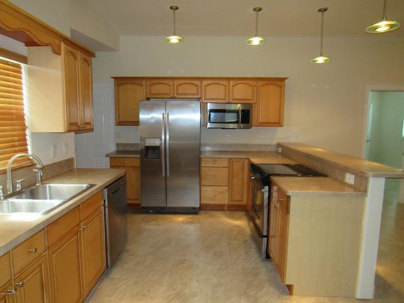 5th image of 755 Jacaranda St