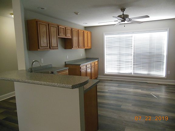 5th image of 105 Hilldale Cir
