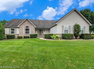 12444 Danielle Dr, South Lyon, MI 48178
