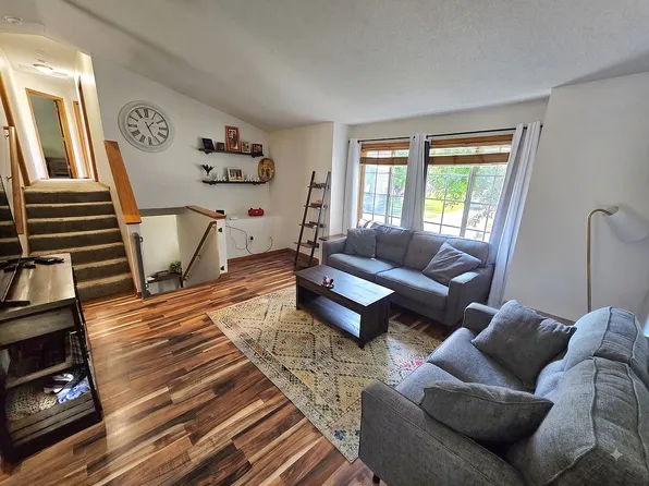 1024 E Orchard St, Belle Plaine, MN 56011