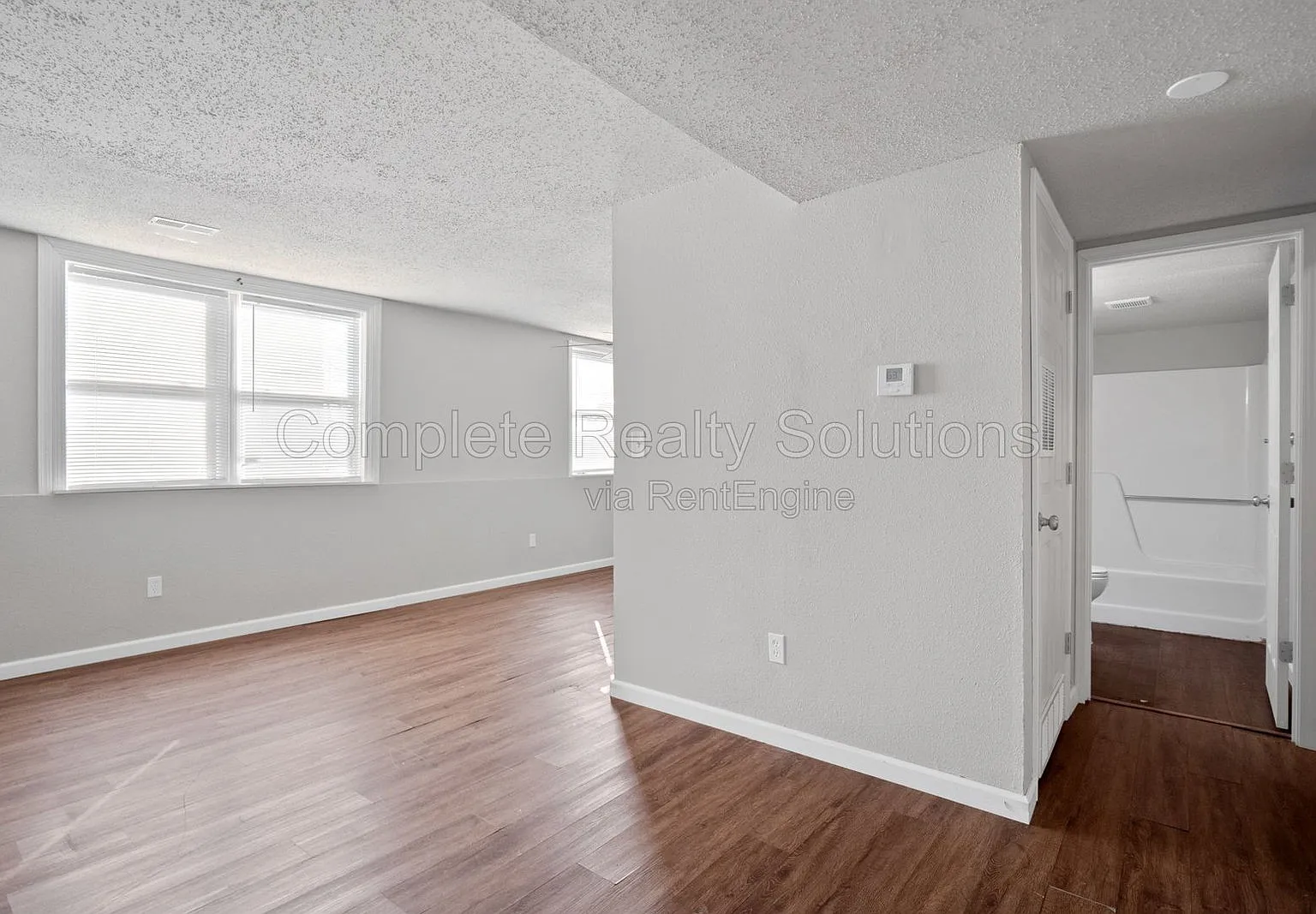 2 bed, 1.0 bath, 850 sqft, $900 — Photo 3