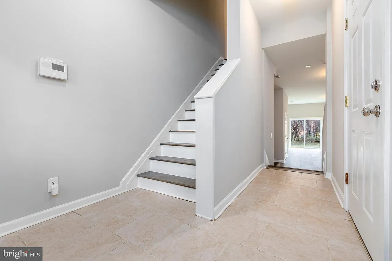 7 bed, 3150 sqft, $8,200 — Photo 4