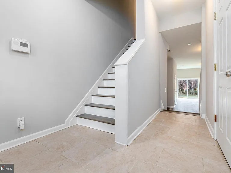 5044 Meade St NE — Photo 6
