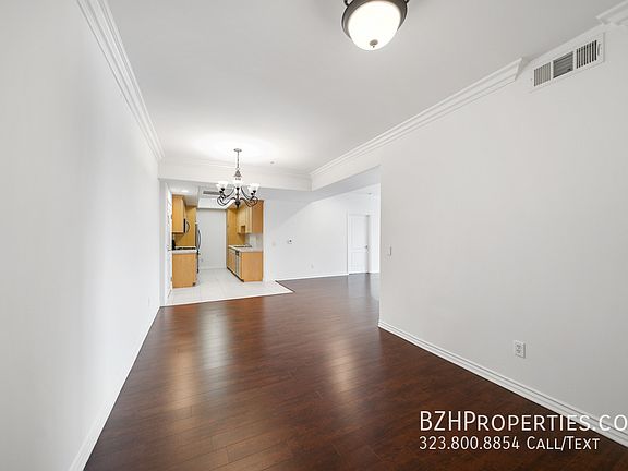 4th image of 3328 1/2 S Oakhurst Ave #205