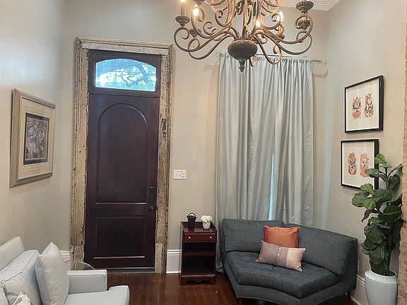 2nd image of 2121 Jackson Ave