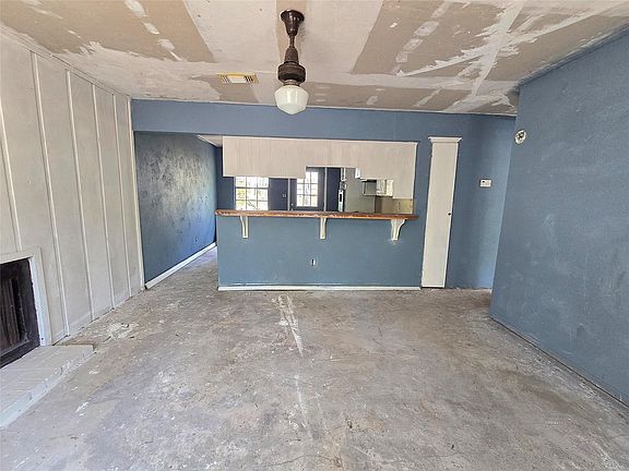 4th image of 28636 Rantoul Ct