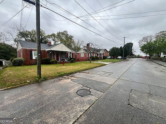 5th image of 132 Culver St