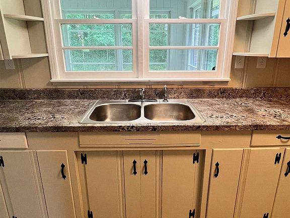 2nd image of 215 Valley View Dr