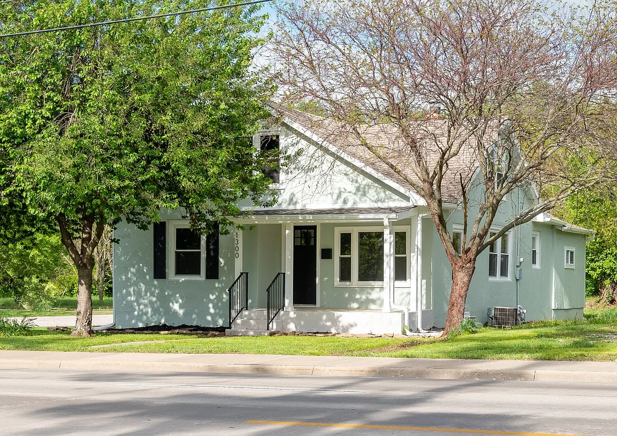 Building Photo - 1300 S Campbell Ave