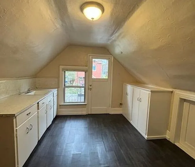 3911 4th Ave NE #D — Photo 6