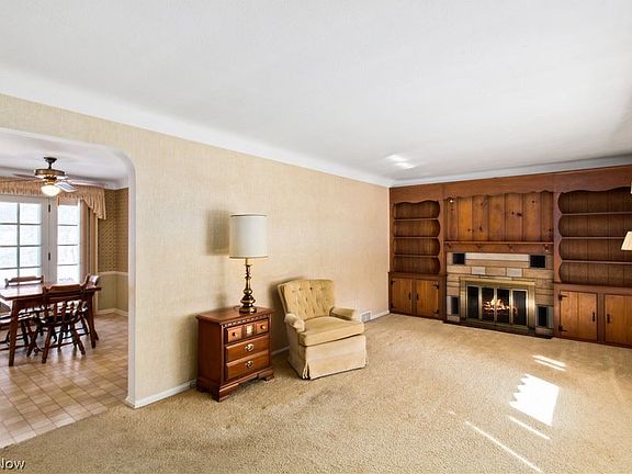 4th image of 127 Wheelock Dr
