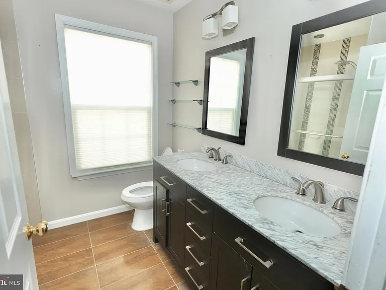 6633 Creek Point Way — Photo 45