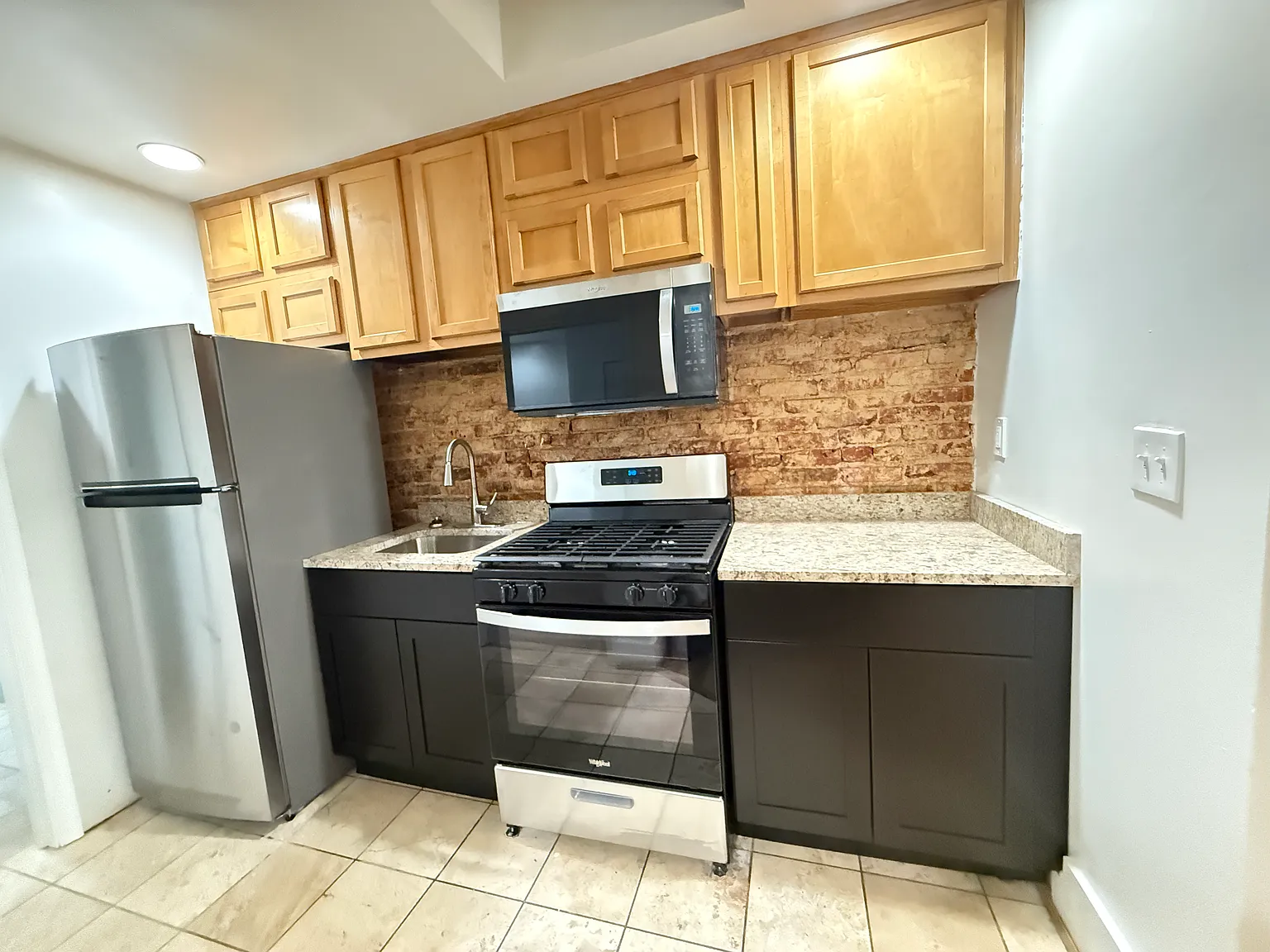 2 bed, 1050 sqft, $1,449 — Photo 3