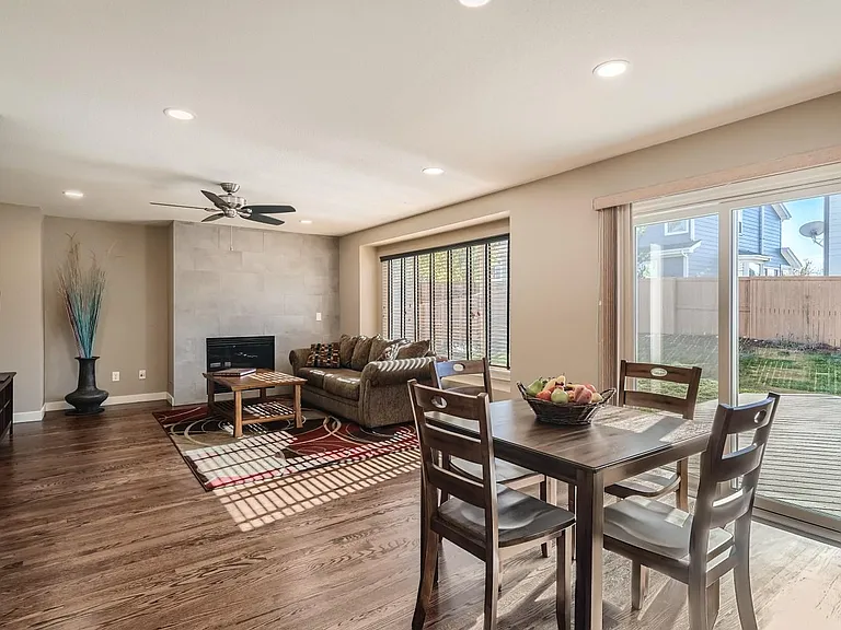 2106 Mountain Iris Dr — Photo 10