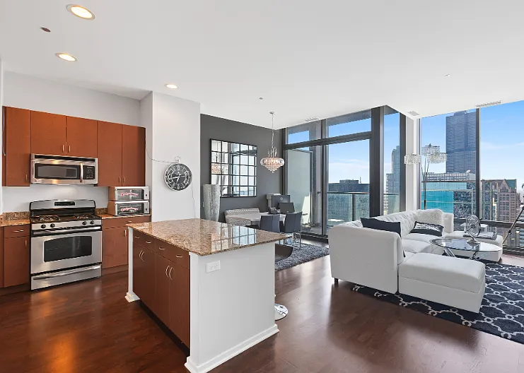65 Monroe #4716 — Photo 5