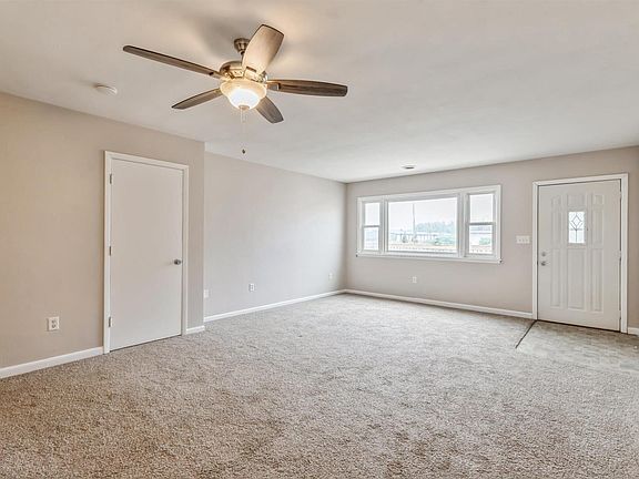 4th image of 923-925 E 2nd Ave