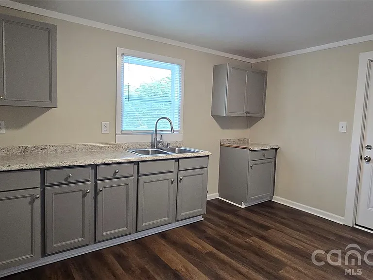 732 Taylor St — Photo 3