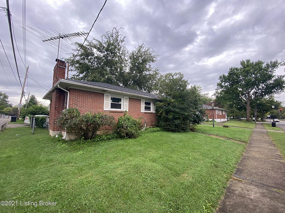 2nd image of 210 W Wellington Ave