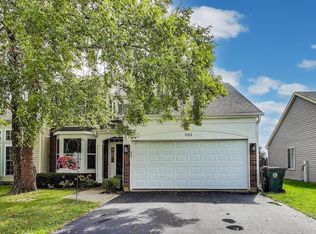 221 Pinehurst Dr, Mundelein, IL 60060
