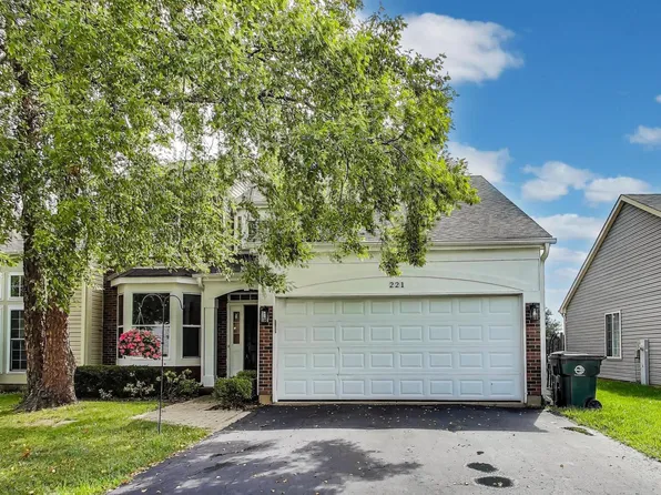 221 Pinehurst Dr, Mundelein, IL 60060