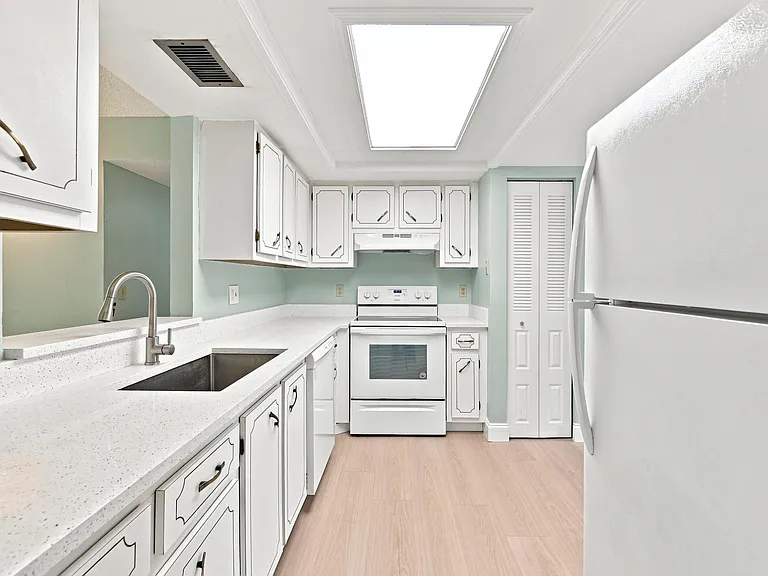 950 NW 80th Ave #204 — Photo 7