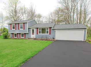 1337 Brookedge Dr, Hamlin, NY 14464