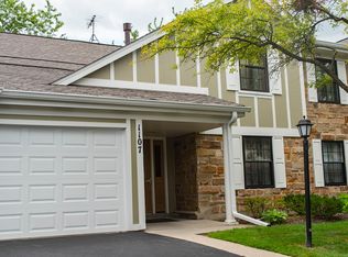 1107 Woodbury Ln APT B2, Wheeling, IL