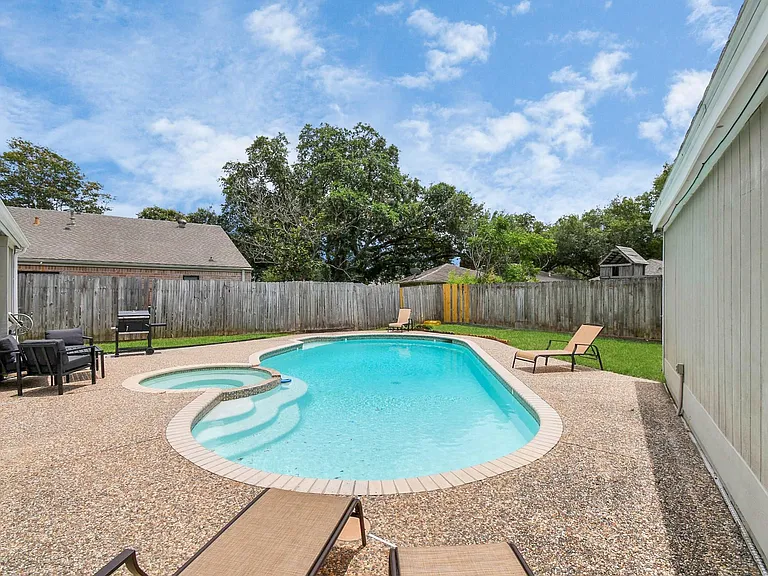 15711 Creekhaven Dr — Photo 38