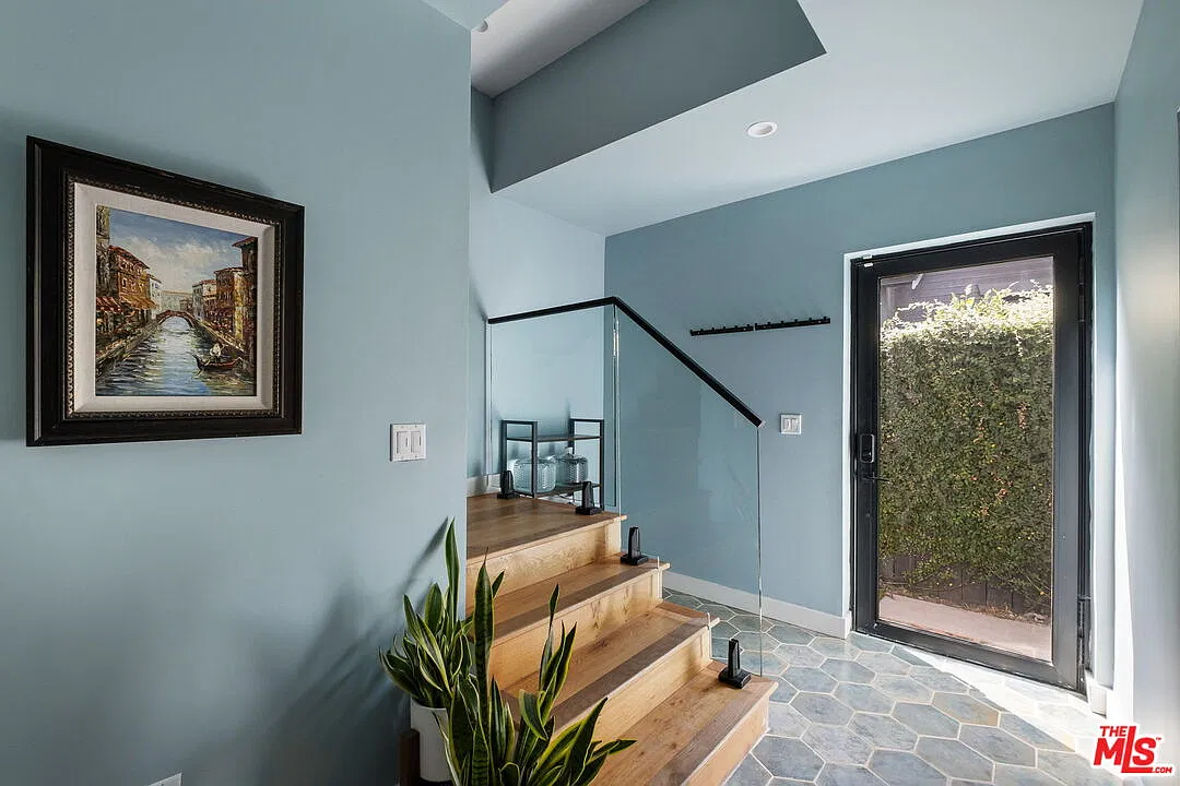 4 bed, 3.5 bath, 2293 sqft, $14,000 — Photo 4