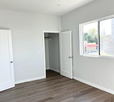 5th image of 19421 Ventura Blvd #4