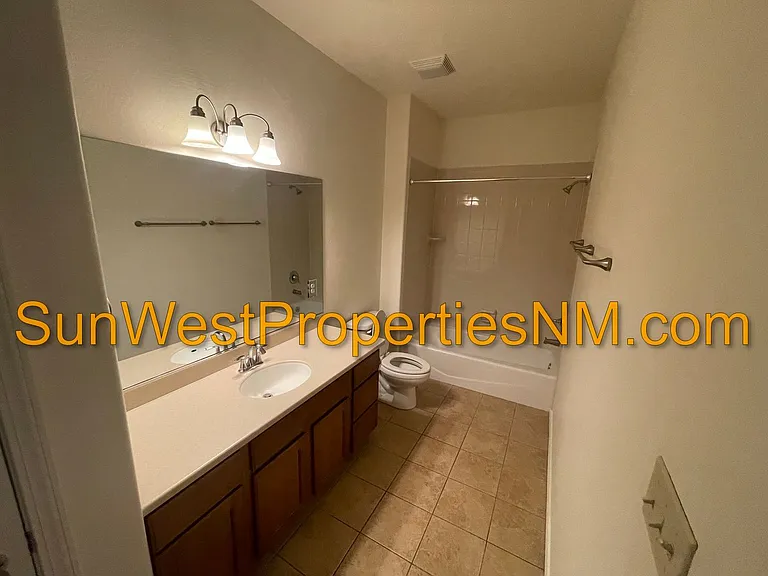553 E Zia St — Photo 10